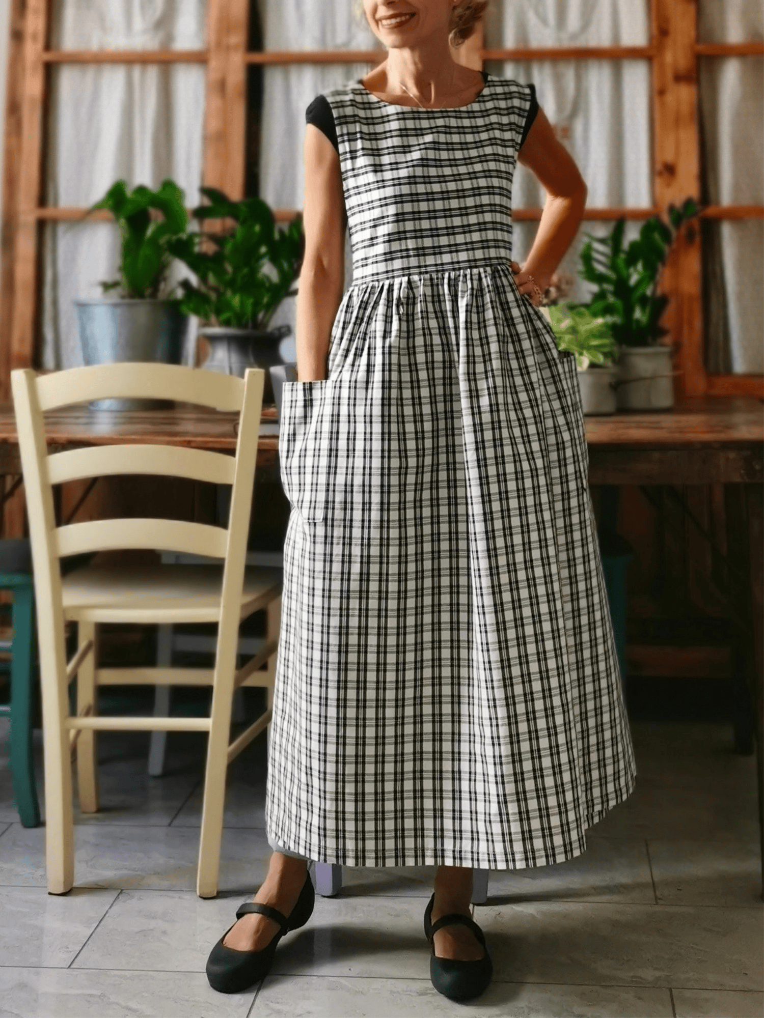 Vintage Black & Cream Thin Plaid Long Apron & Dress (2-in-1)